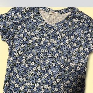 Forever 21 Blue and White Floral Blouse